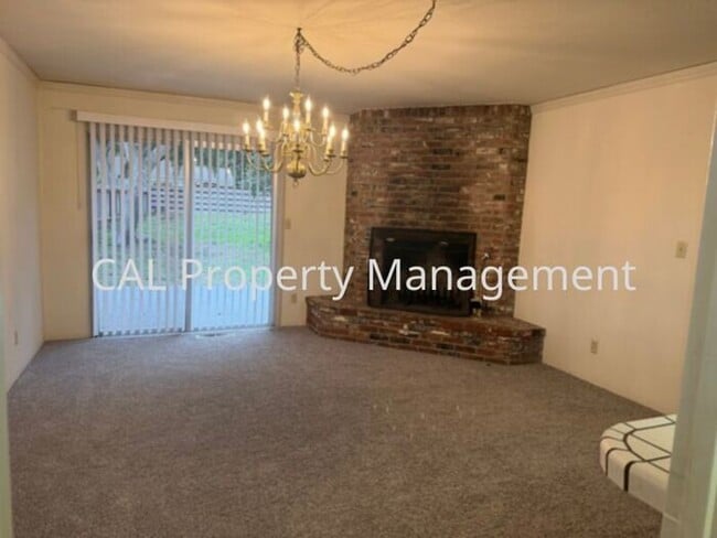 Building Photo - Beautiful 3-Bedroom Pebble Beach Home!