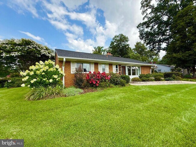 Building Photo - 5413 Ives Pl