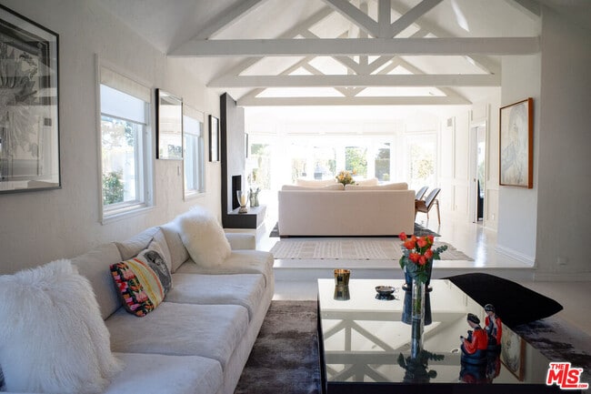 Building Photo - 3063 Deep Canyon Dr