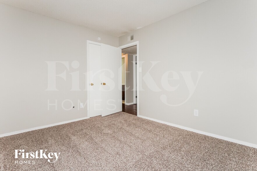 Building Photo - 3037 Leeridge Dr