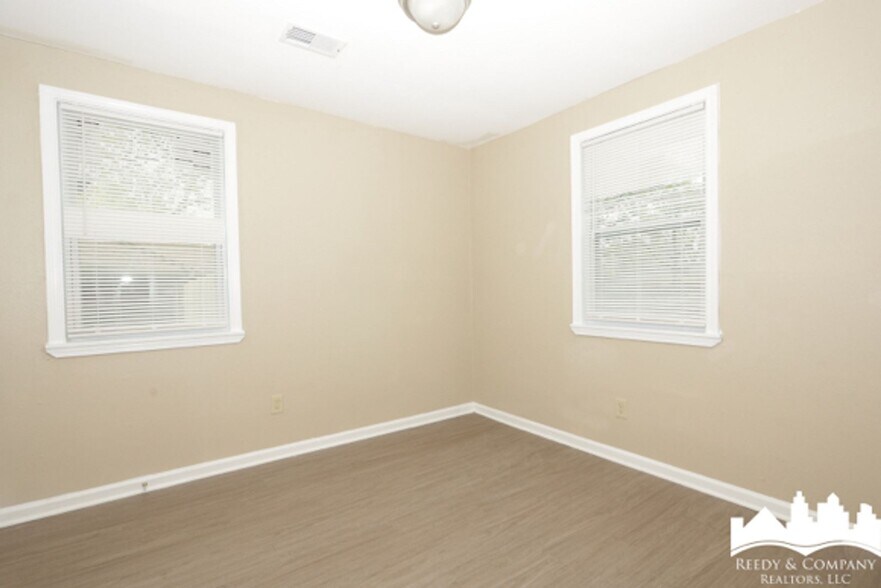 Building Photo - 2909 Flora Ave
