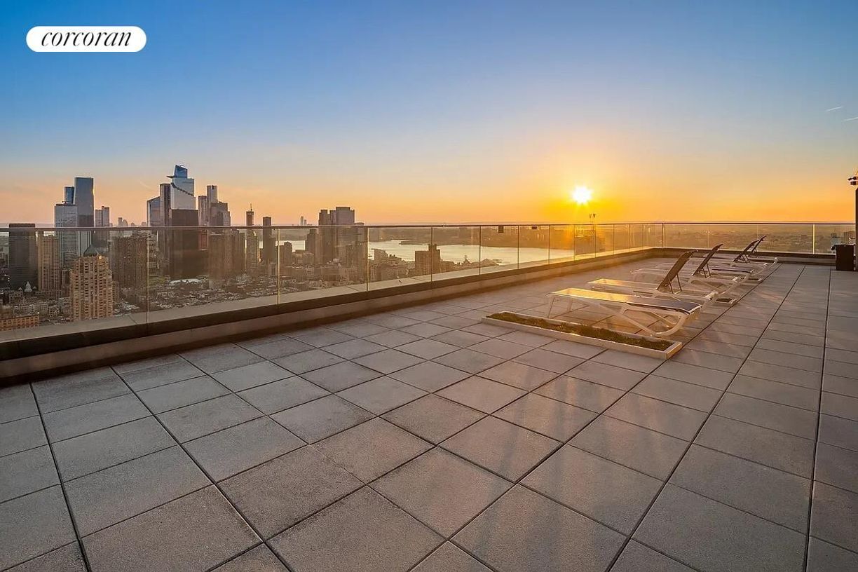 Building Photo - 322 W 57th St