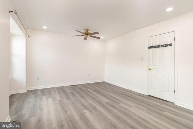 Building Photo - 6212 Spring Knoll Dr