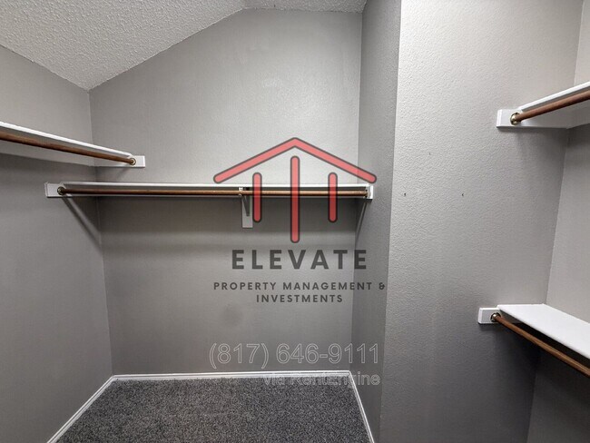 Building Photo - 6105 Comfort Dr