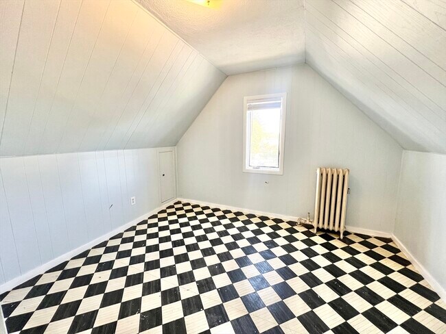 Building Photo - 140 Ferry St