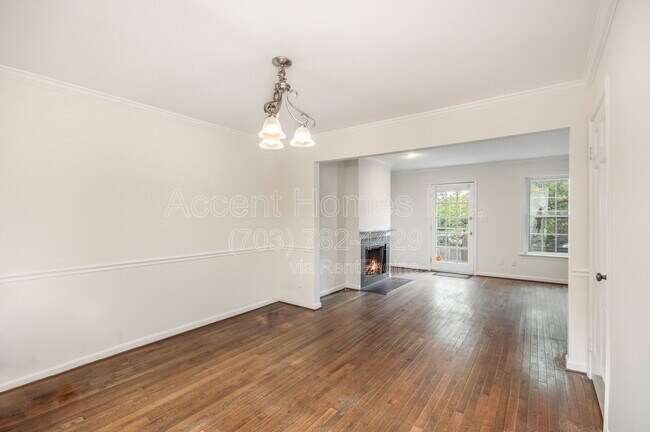 Building Photo - 449 Old Town Ct