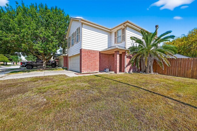 Building Photo - 11902 Rolling Stream Dr