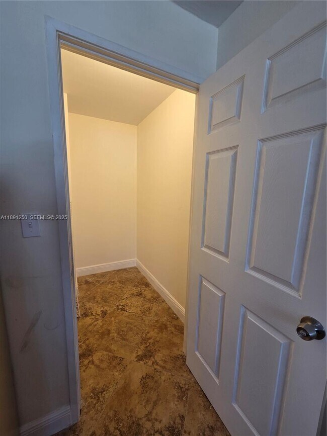 Building Photo - 210 174th St