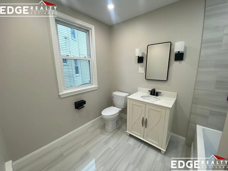 Building Photo - 74 Wallingford Rd