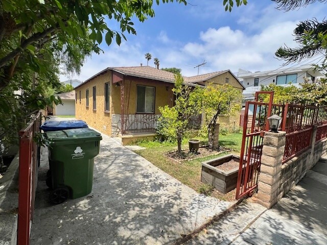 Building Photo - 1085 Amoroso Pl
