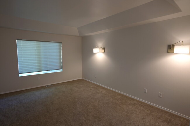 Building Photo - 2 bed plus office, 2 bathroom condo in Sun...