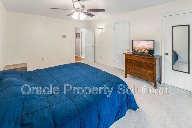 Building Photo - 5360 Red Lake Ct