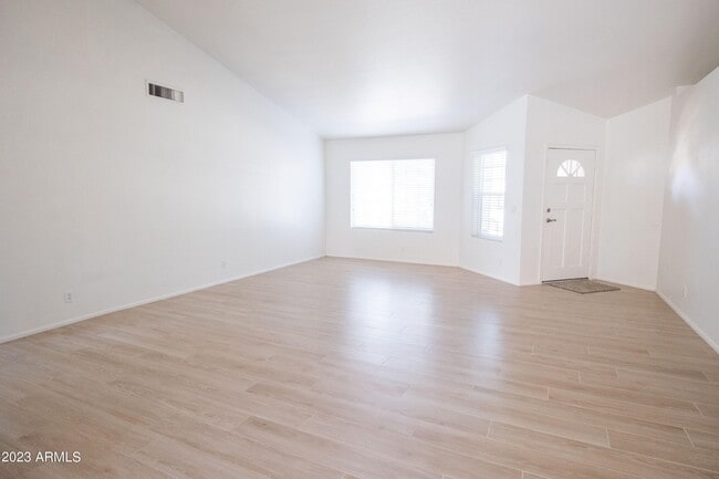 Building Photo - 1027 E Hearne Way