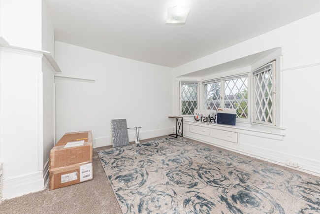 Building Photo - 808 E Ann St