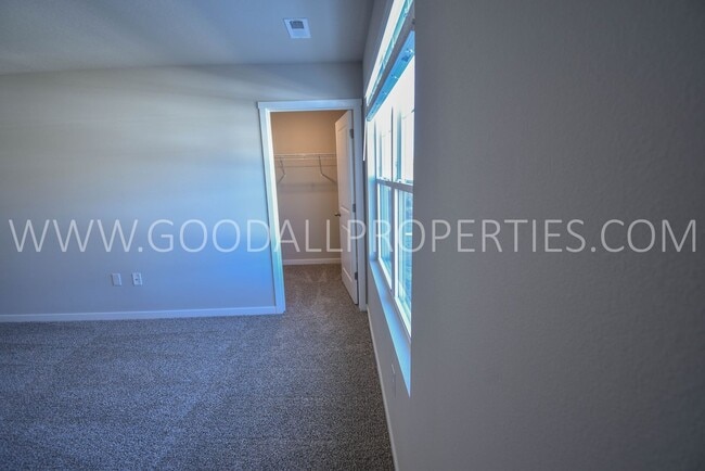 Building Photo - 3 Bedroom 2.5 Bath Townhome in Waukee