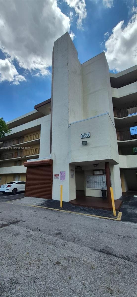 Building Photo - 8870 Fontainebleau Blvd