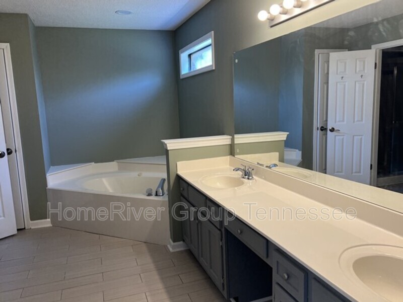 Building Photo - 590 Featherwind Cove N