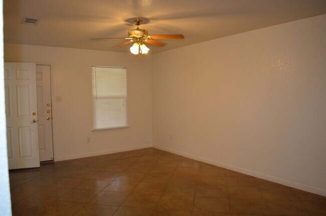 Building Photo - 501 Bonnie Dr