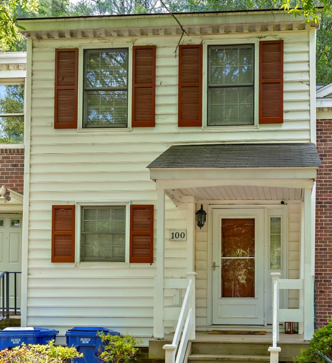 Building Photo - WOW!! Great Location! Quite neighborhood, close to everything