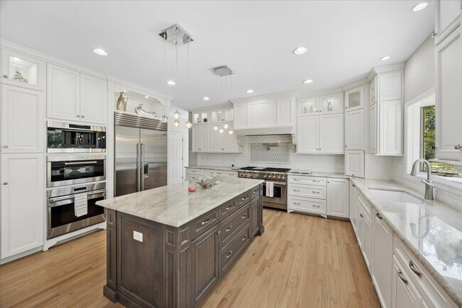 Building Photo - 9200 Falling Waters Dr W