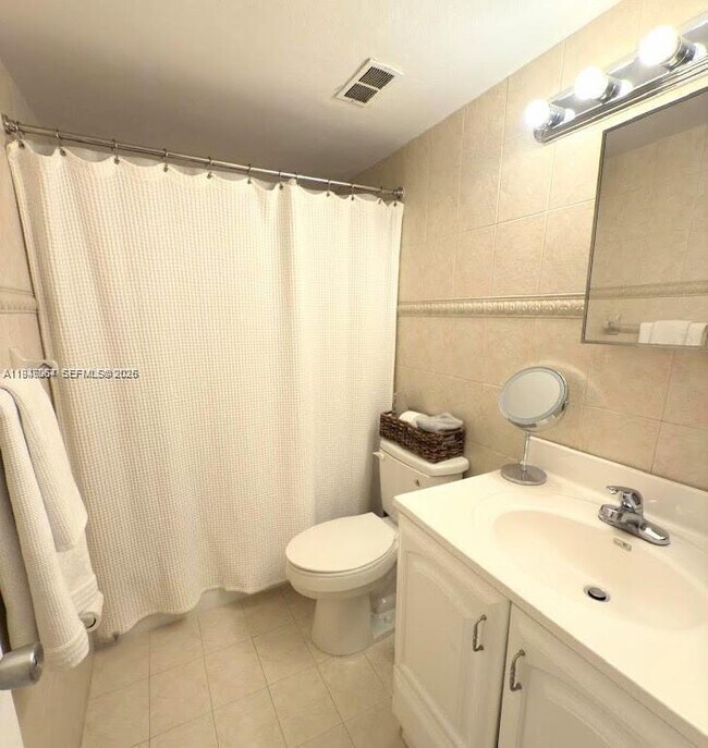 Building Photo - 3660 NE 166th St