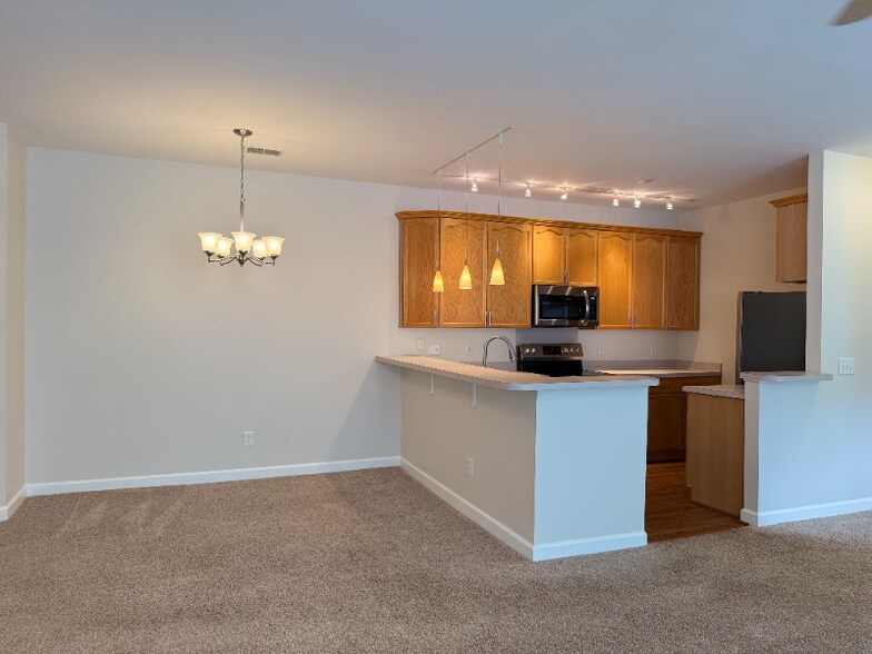 Building Photo - 1721 Wyngate Cir