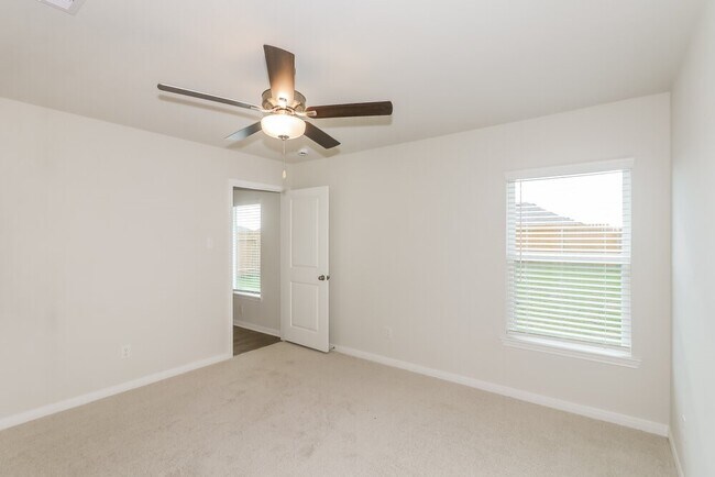 Building Photo - 425 Sunny Highlands Dr