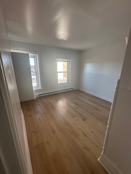 Building Photo - 636 Ridge Ave