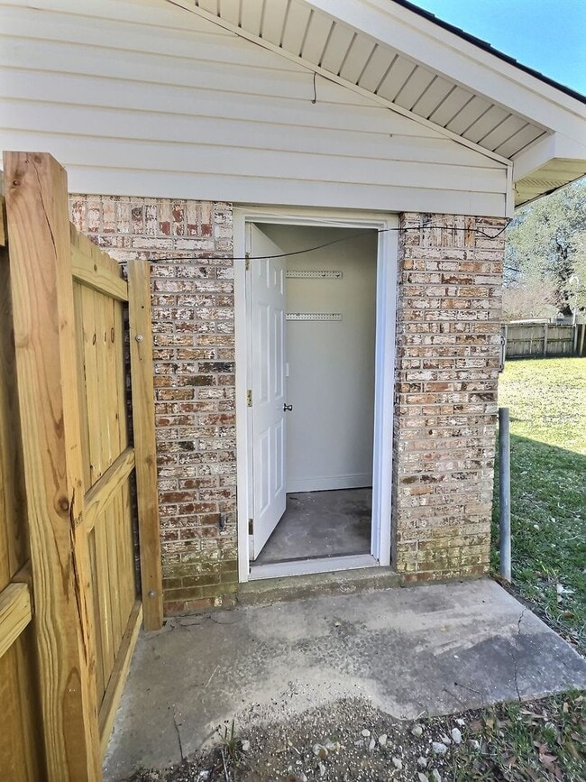 Building Photo - 3-Bedroom Home in Ocean Springs – Prime Lo...