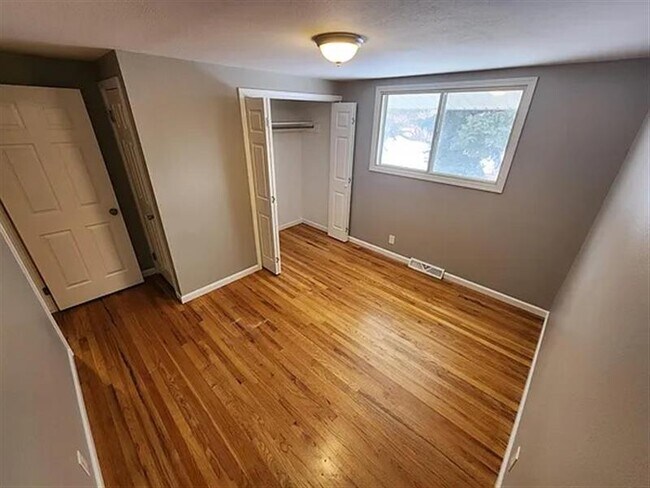 Building Photo - Circle Dr,Smart Home##