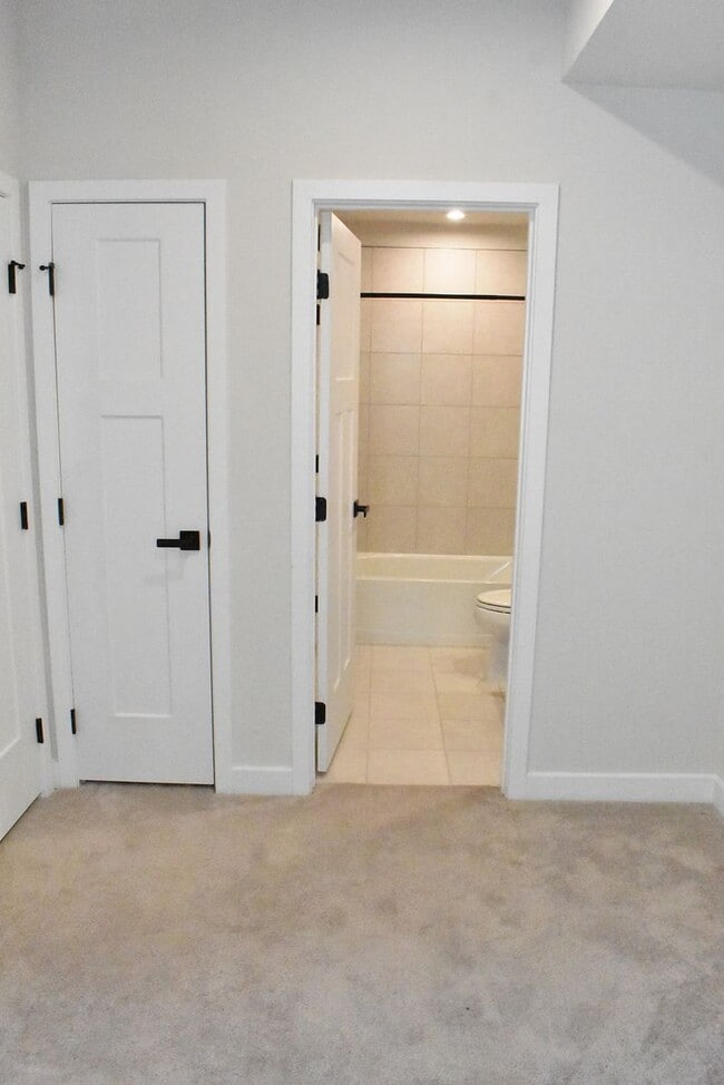Building Photo - Fantastic Fredericksburg Townhome!