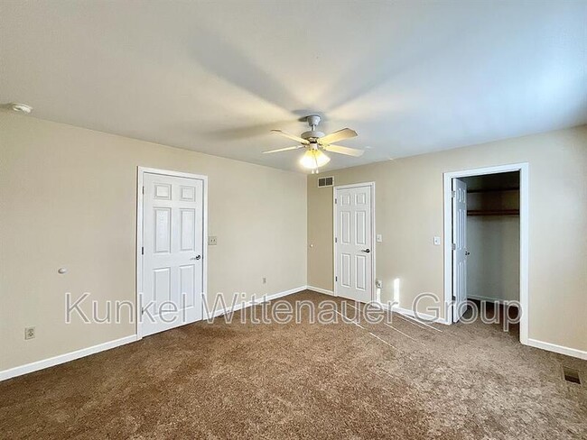 Building Photo - 13 Twin Oaks Dr