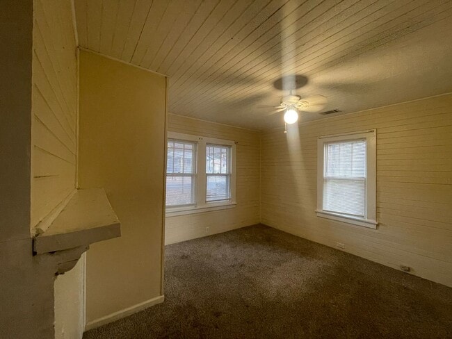 Building Photo - 2 Bed, 1 Bath House