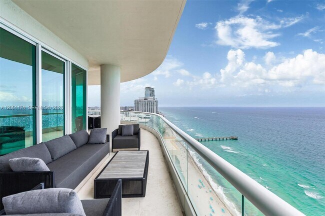 Building Photo - 16051 Collins Ave