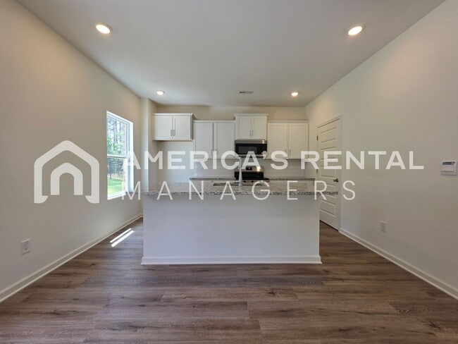 Building Photo - DEPOSIT PENDING! Spacious Home for Rent in Calera, AL!