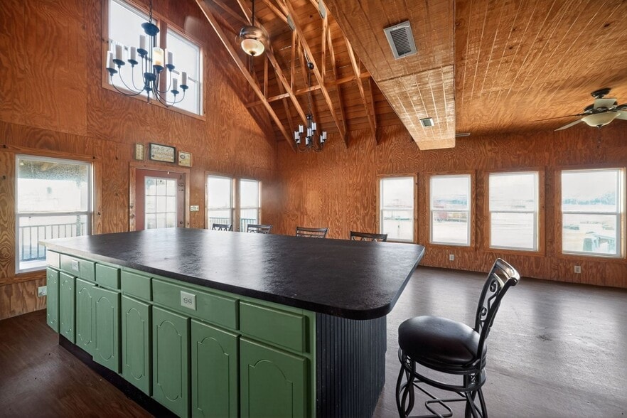 Building Photo - 1885 Bennett Rd