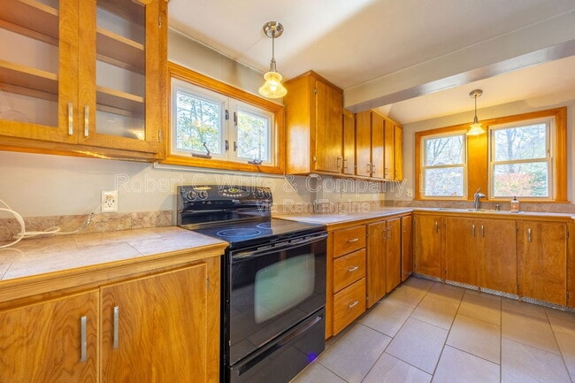 Building Photo - 70 Snipsic Lake Rd