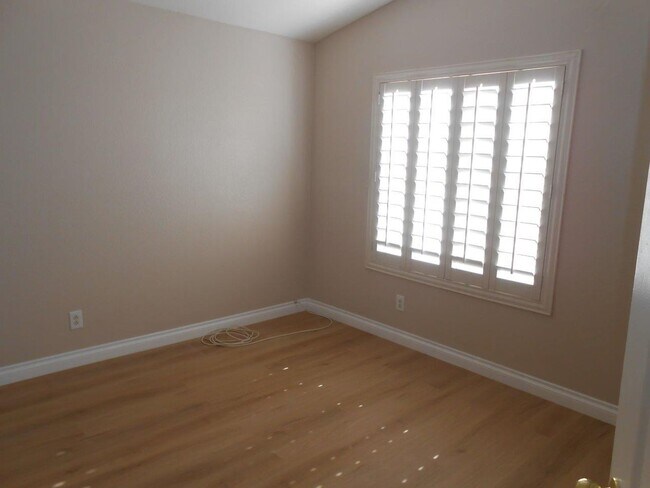 Building Photo - Great 2 Story Home in the NW