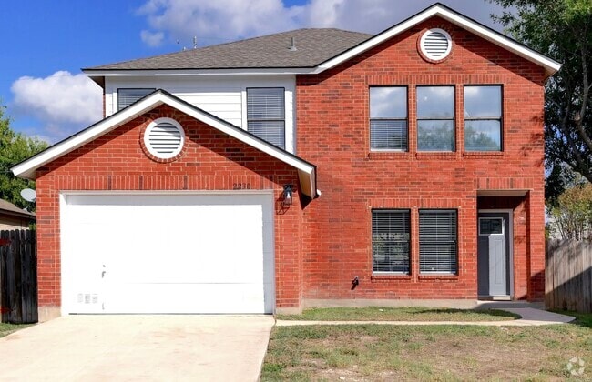 Building Photo - 2230 Juniper Hl