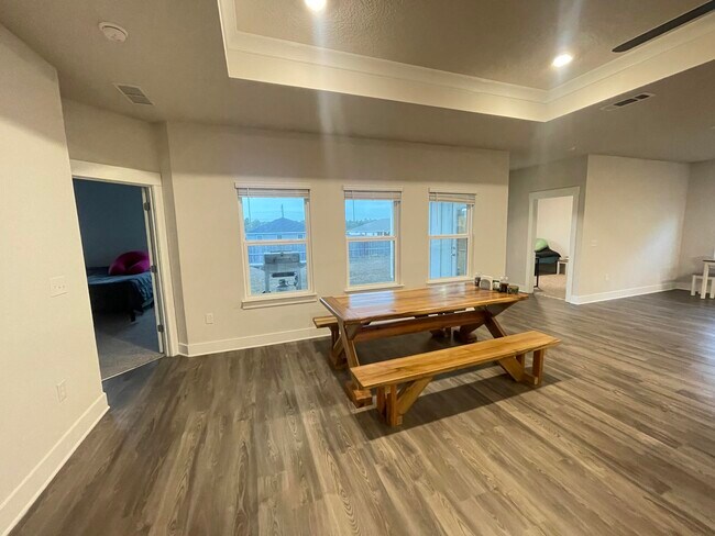 Building Photo - 6172 Forest Bay Ave