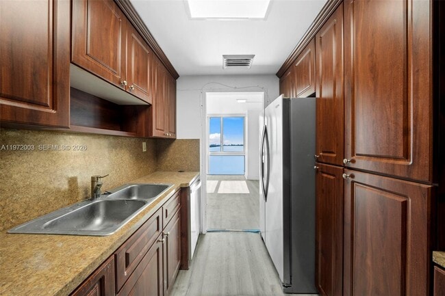 Building Photo - 3301 NE 5th Ave