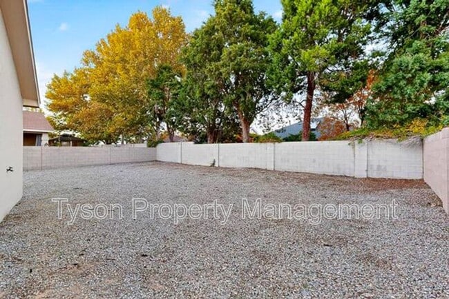 Building Photo - 8001 Vinemont Pl NW