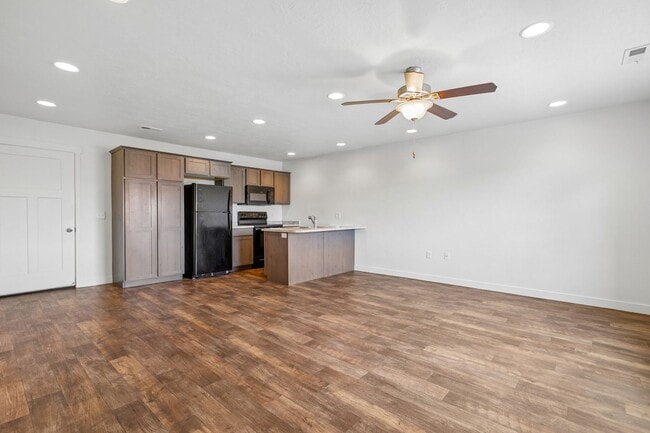 Building Photo - 734 E 500 S