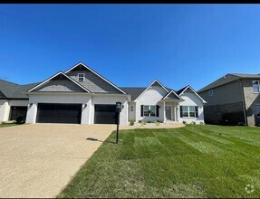 Building Photo - 4 Bed 2 bath with 3 car attached garage