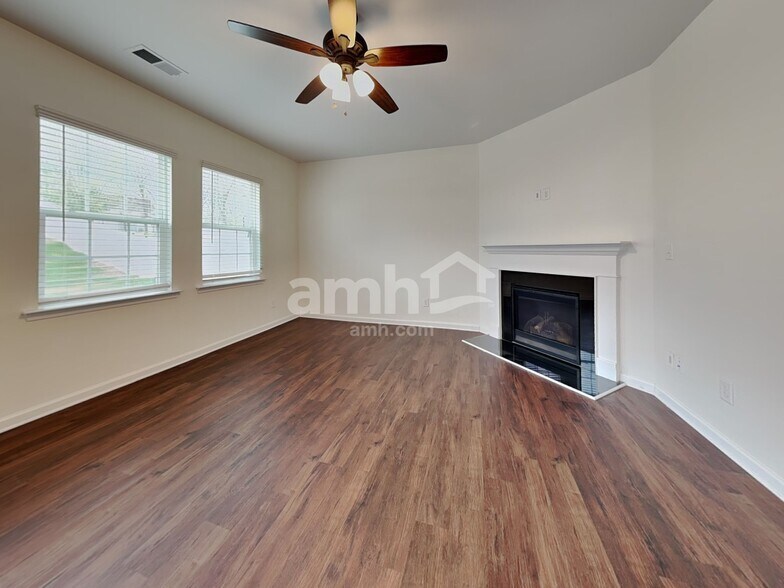 Building Photo - 154 Eden Ave