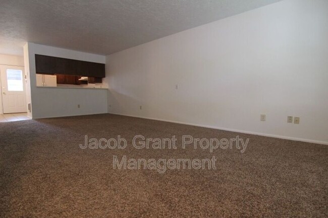 Building Photo - 756 Whittier St
