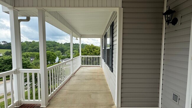 Building Photo - 5685 Hyacinth Ln