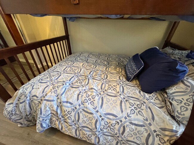 Building Photo - 3 BR Furnished w/Utilities-Vacation Rental- Laughlin Ranch