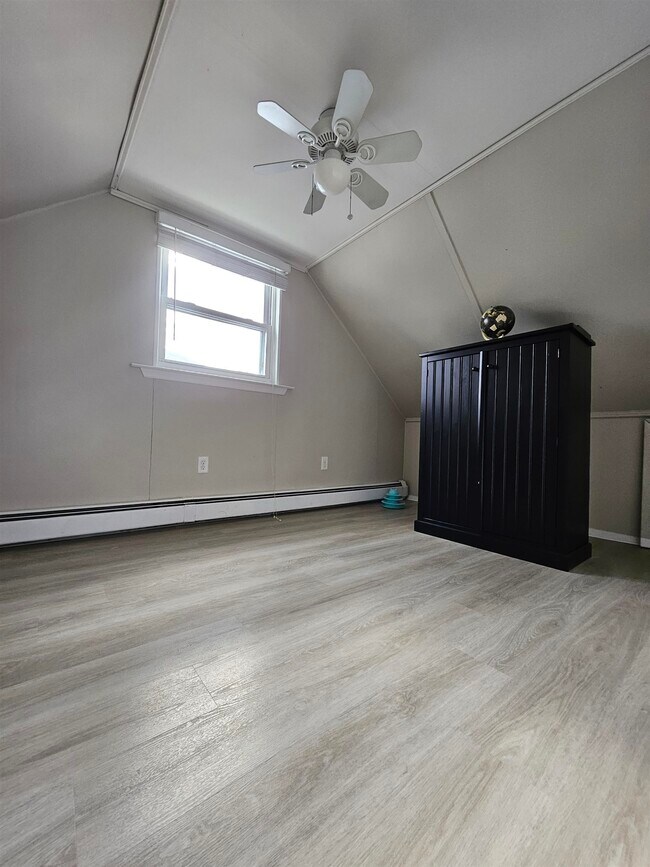 Building Photo - 301 E Glen Ave