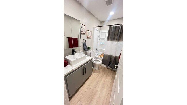 Building Photo - 321 W Park Ave